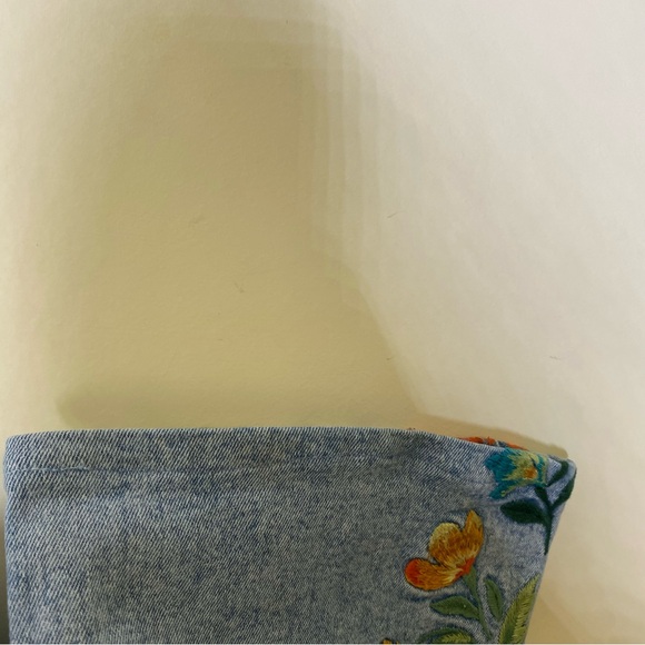 Driftwood Farrah W31 L34 Light Blue Floral Embroidered Jeans w/ alteration hem - Picture 5 of 8